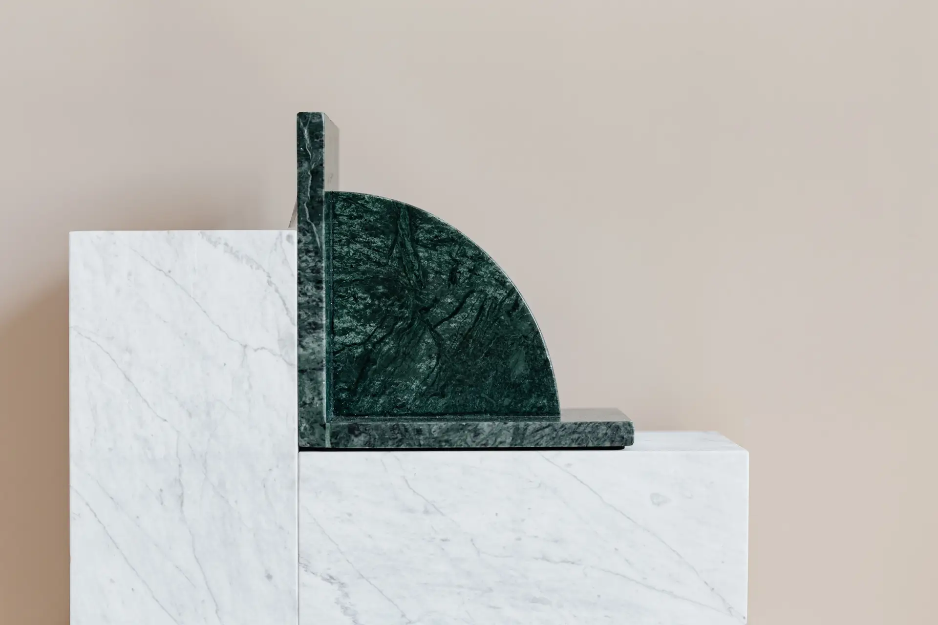 Minimalist shelf